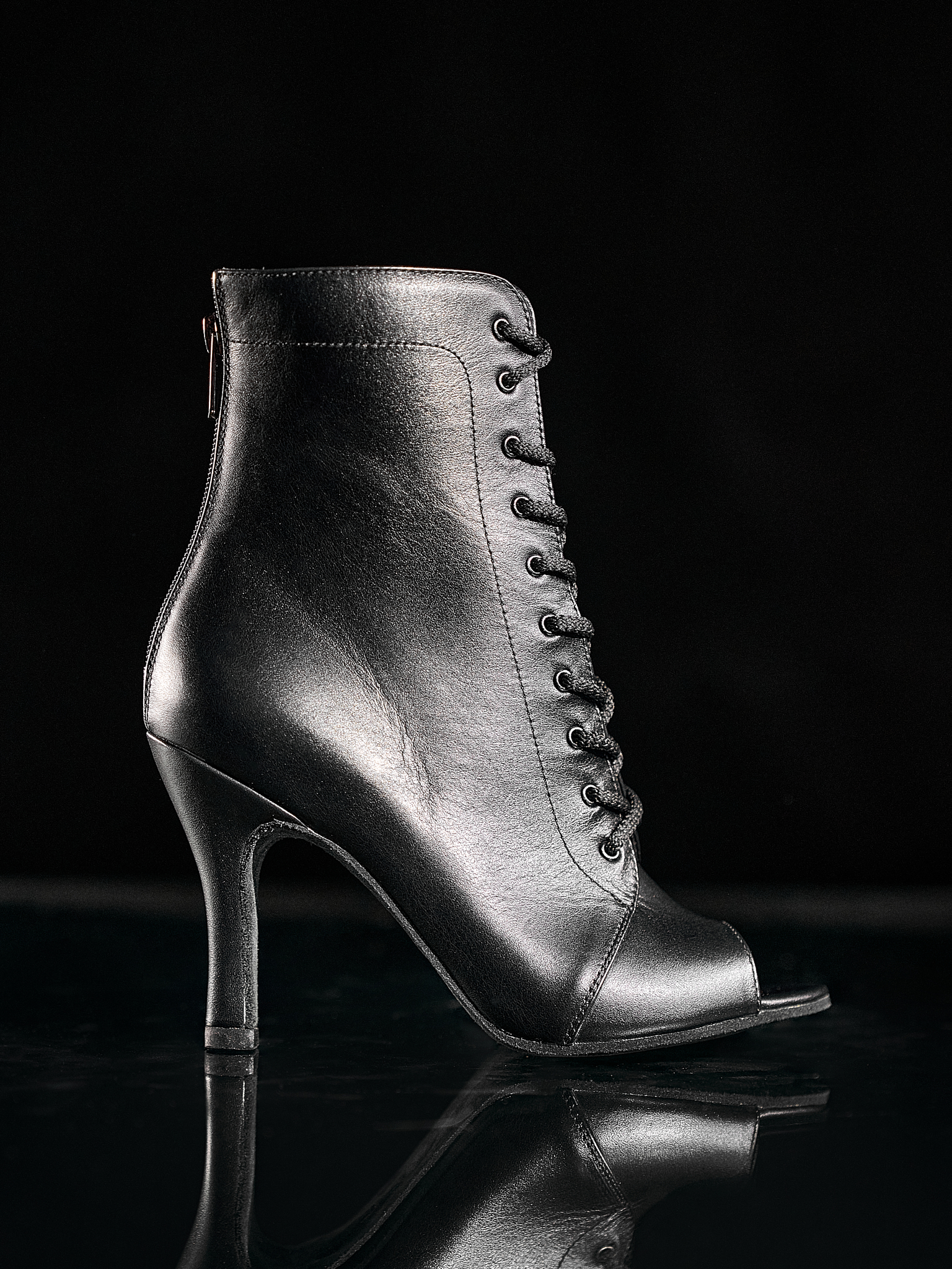 танцювальні туфлі на підборах